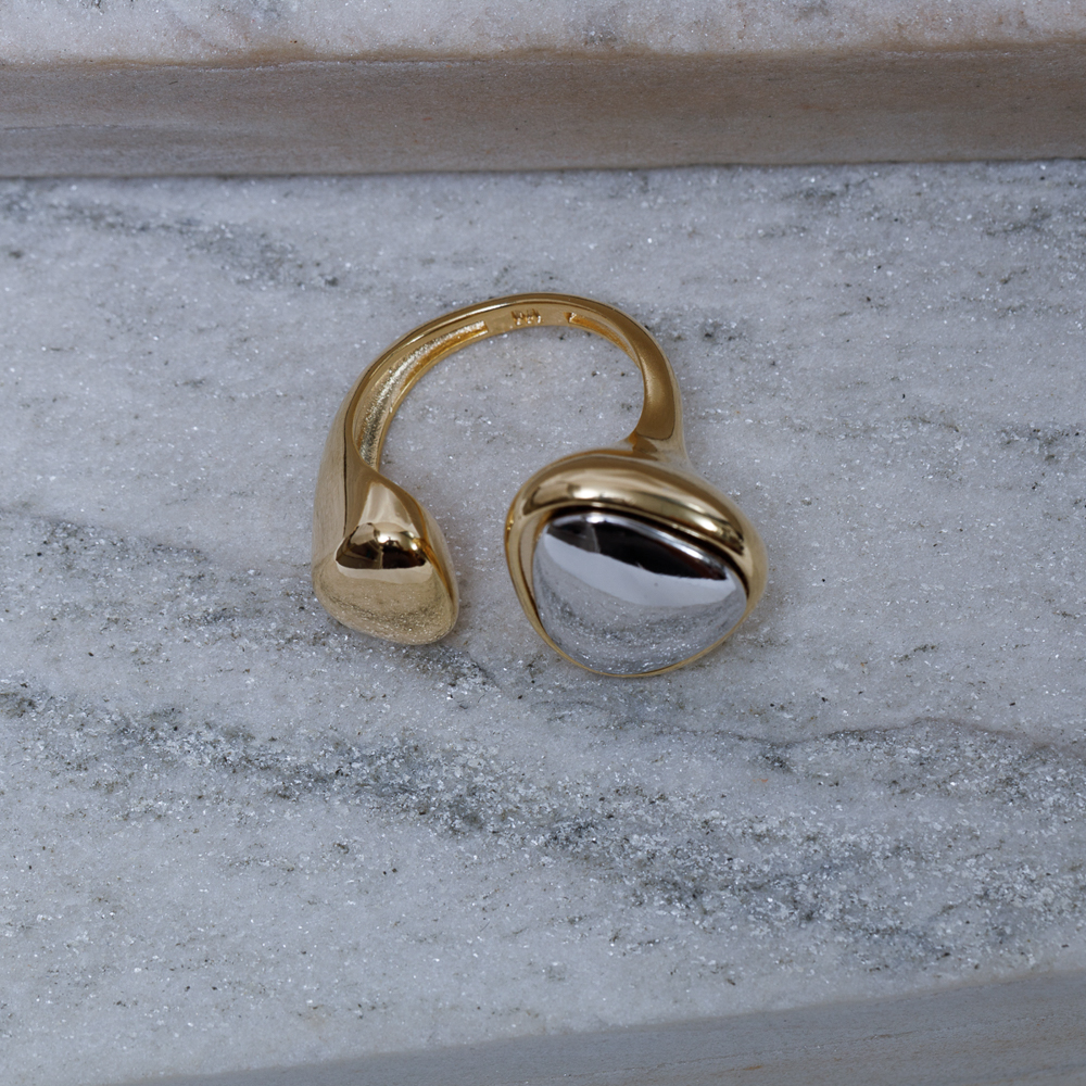 ANEL ORGÂNICO ABERTO COM RÓDIO BRANCO BANHO OURO 18K