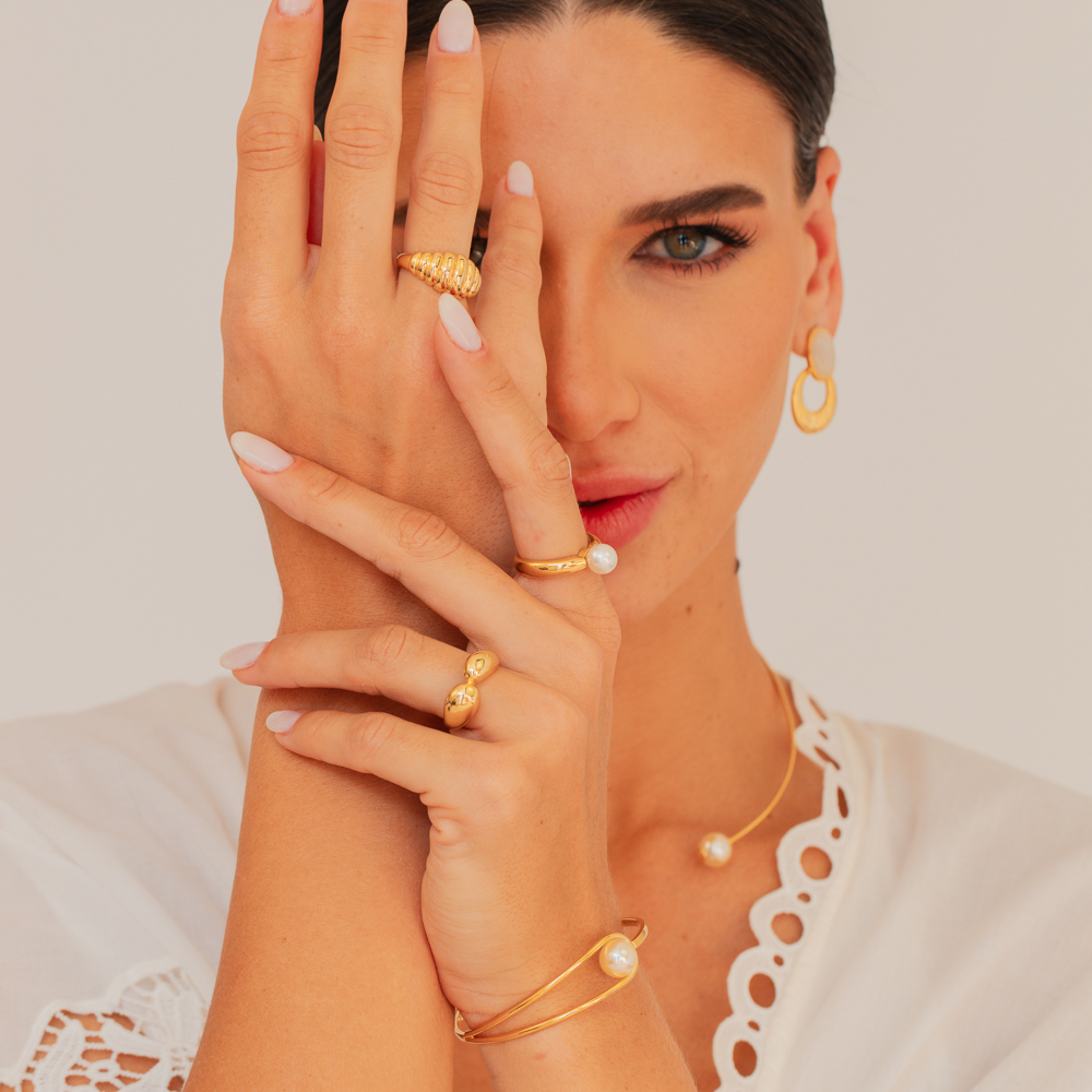 ANEL GOTAS LISAS BANHO OURO 18K