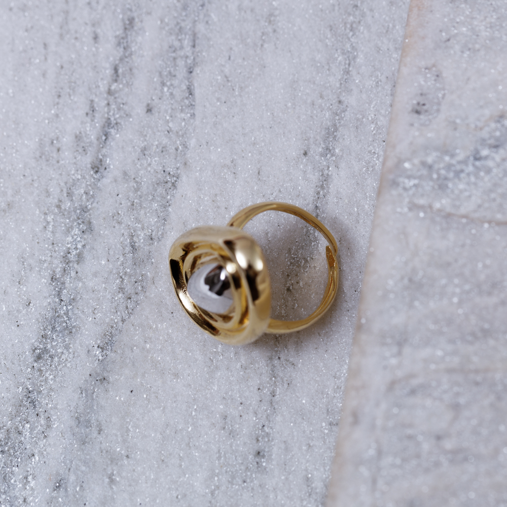 ANEL ORGÂNICO REGULÁVEL COM RÓDIO BRANCO BANHO OURO 18K