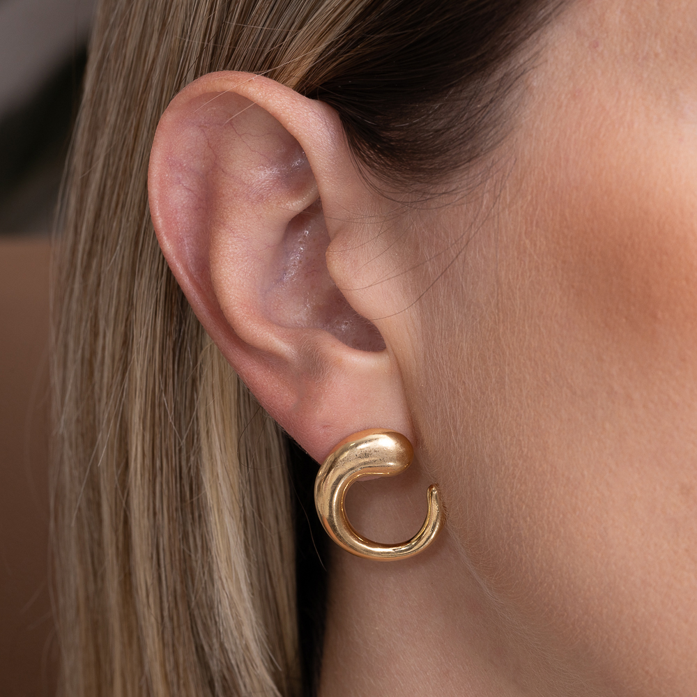 BRINCO ORGÂNICO LISO GOTINHA BANHO OURO 18K