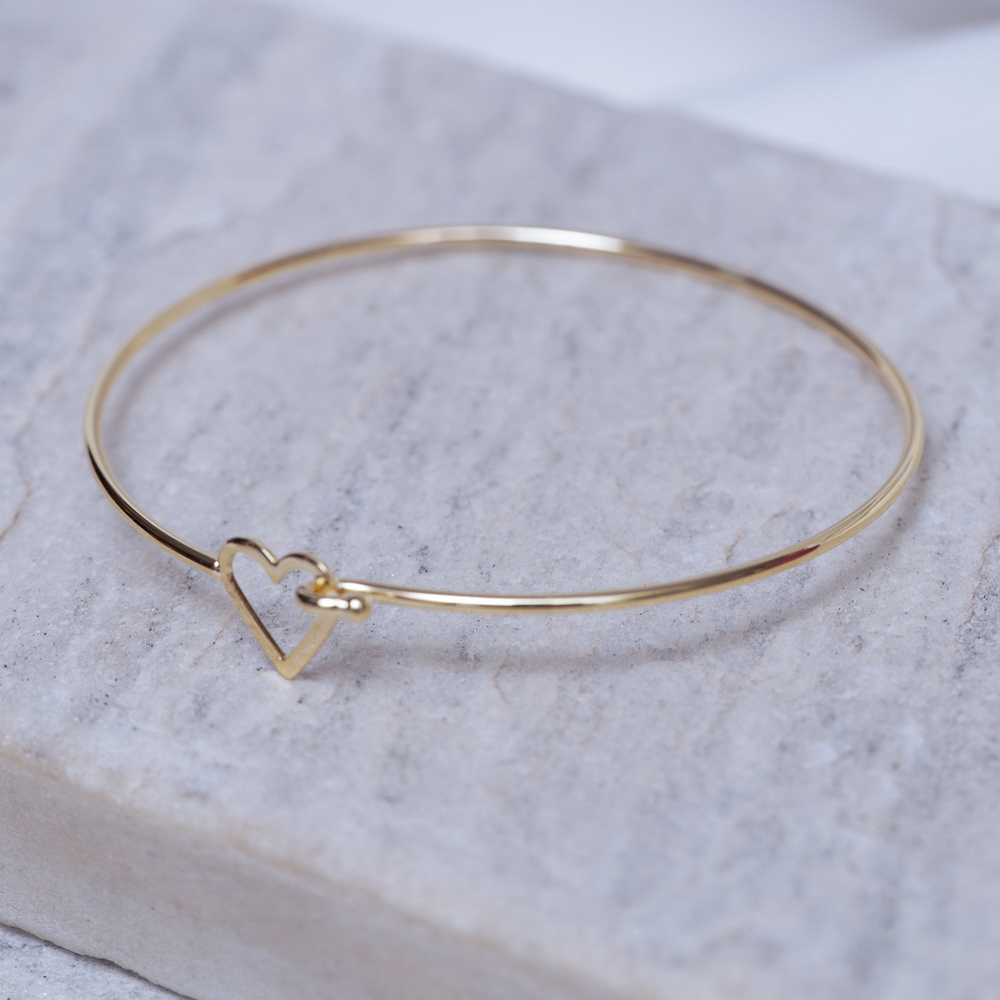 BRACELETE FINO COM FECHO CORAÇÃO BANHO OURO 18K