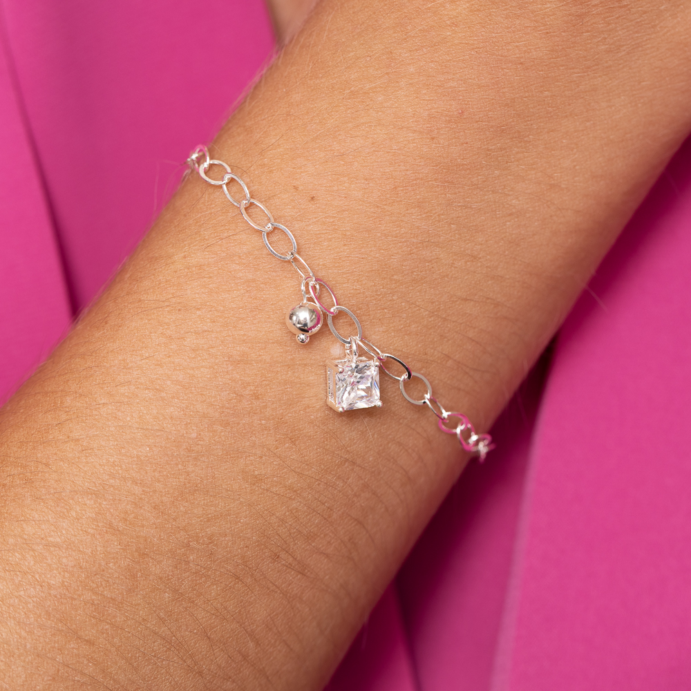 PULSEIRA COM PINGENTES BOLINHA E CRISTAL QUADRADO BANHO PRATA