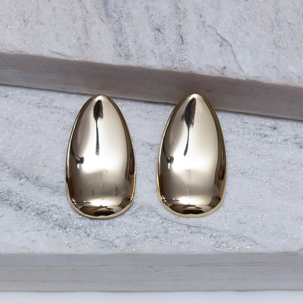 BRINCO ORGÂNICO LISO BANHO OURO 18K