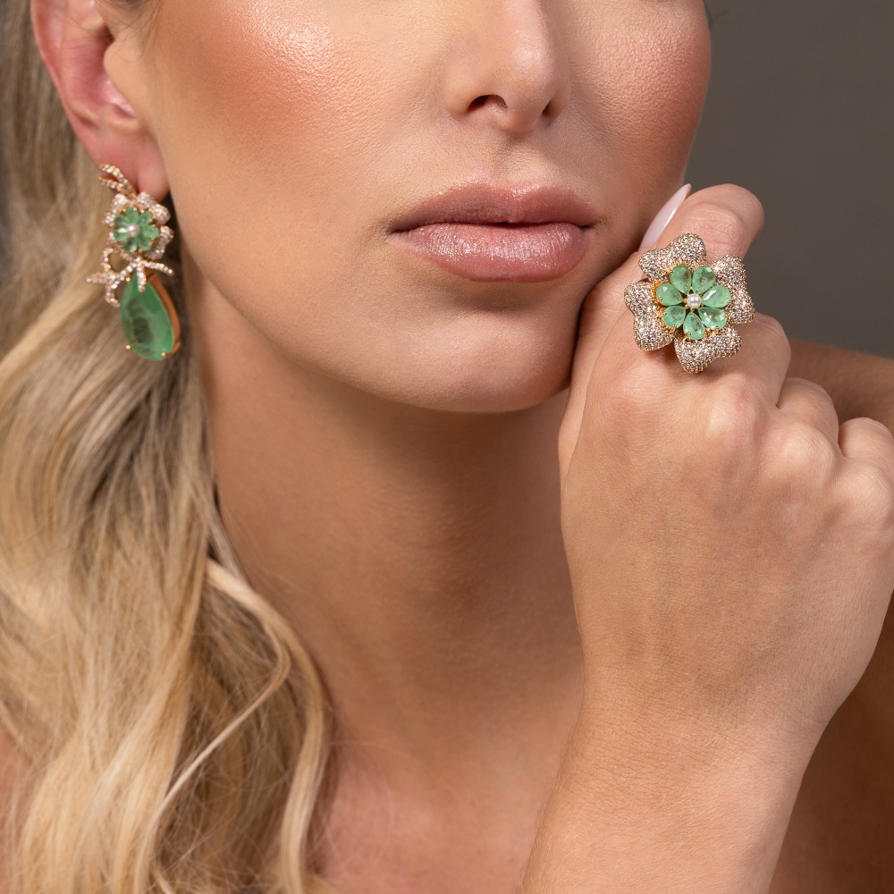 ANEL FESTA FLOR COM PEDRA VERDE TIFFANY BANHO OURO 18K