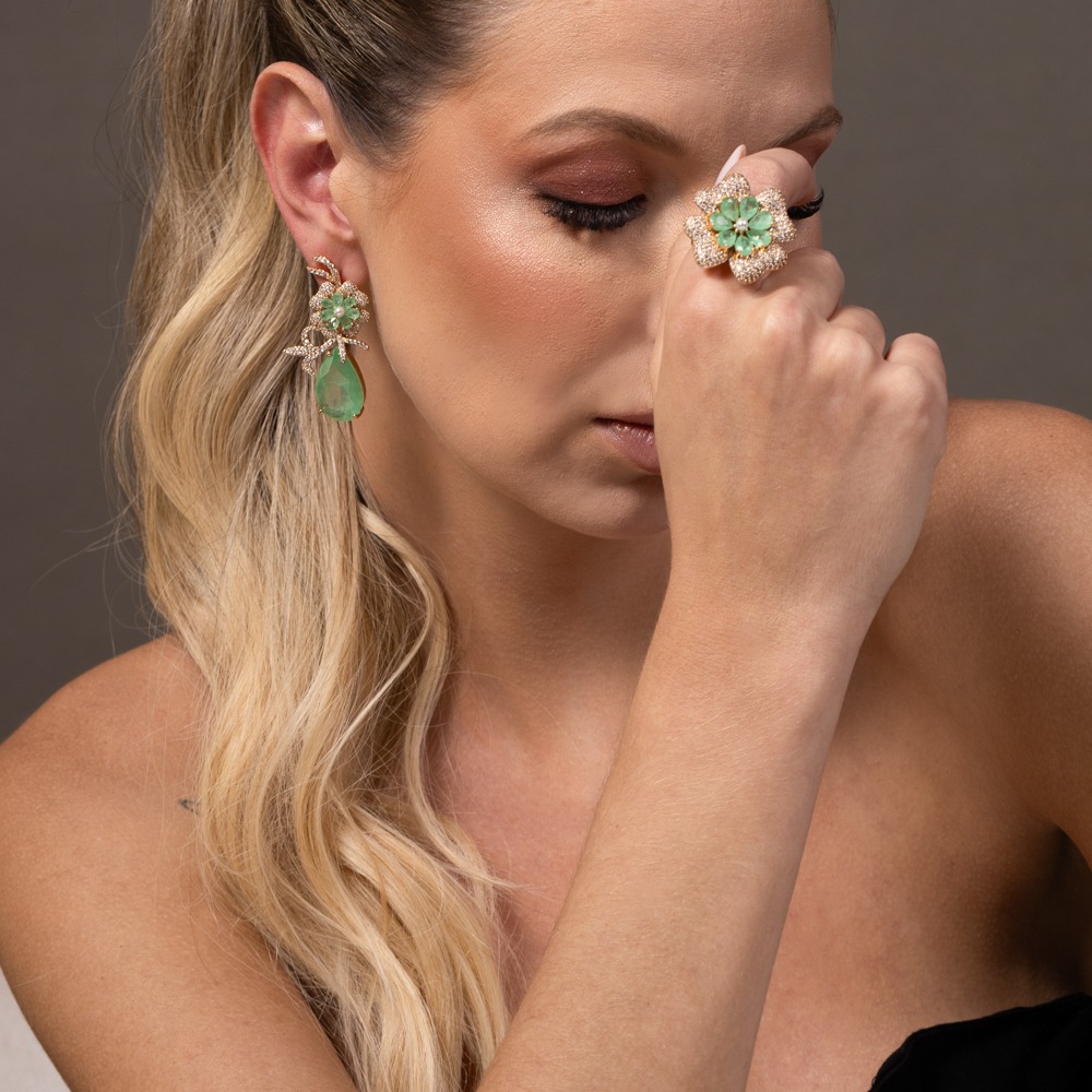 BRINCO FESTA FLOR COM PEDRA VERDE TIFFANY BANHO OURO 18K