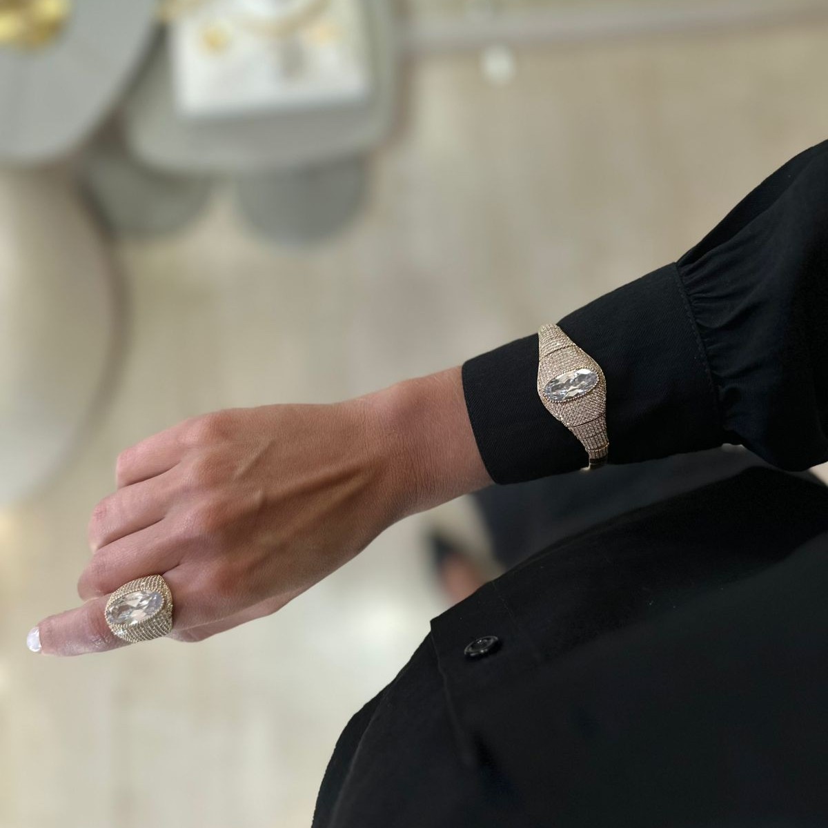 PULSEIRA JOIA CRAVEJADA E COM PEDRA CRISTAL BANHO OURO 18K