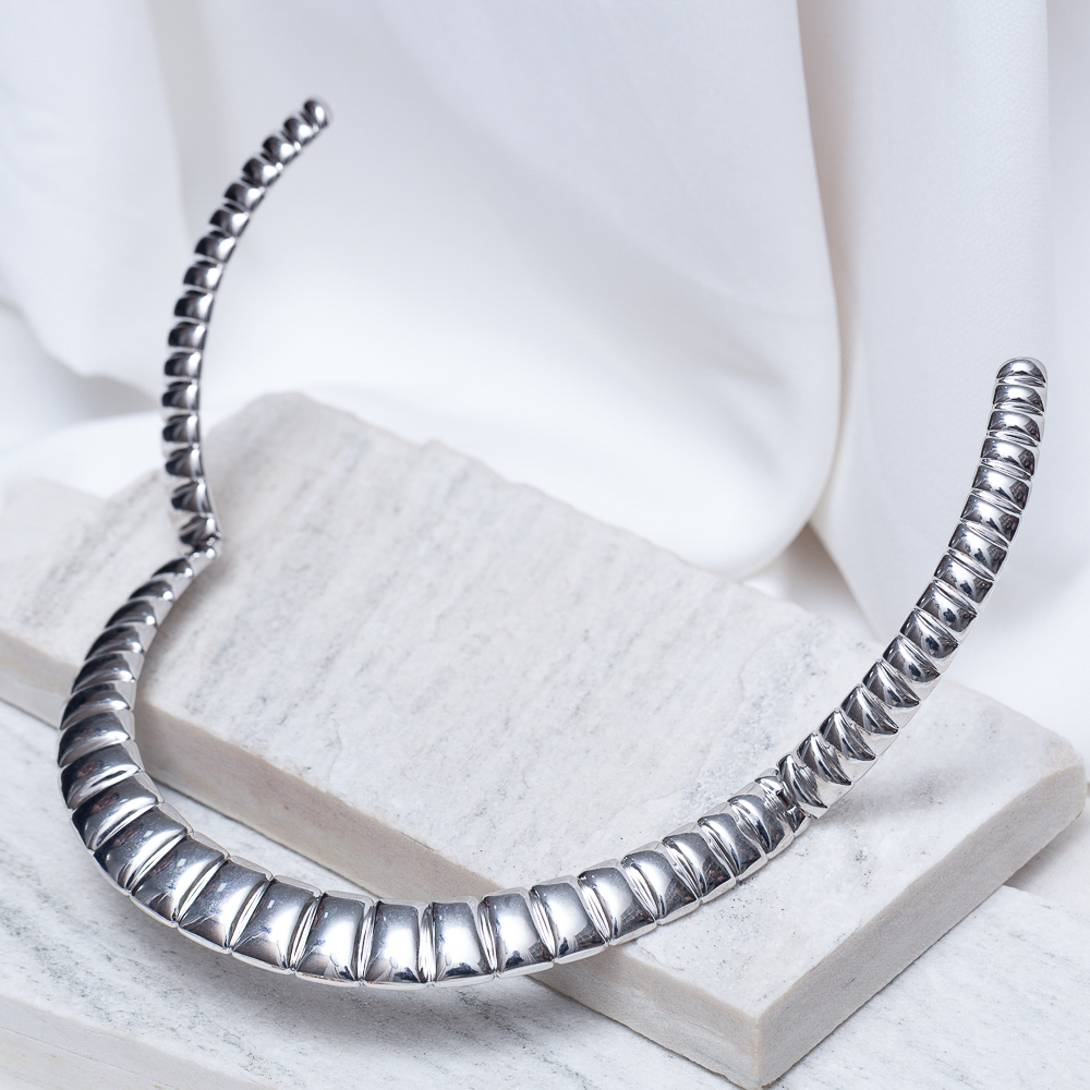 CONJUNTO BRINCO E COLAR ARO TRABALHADO GRANDE BANHO RÓDIO BRANCO