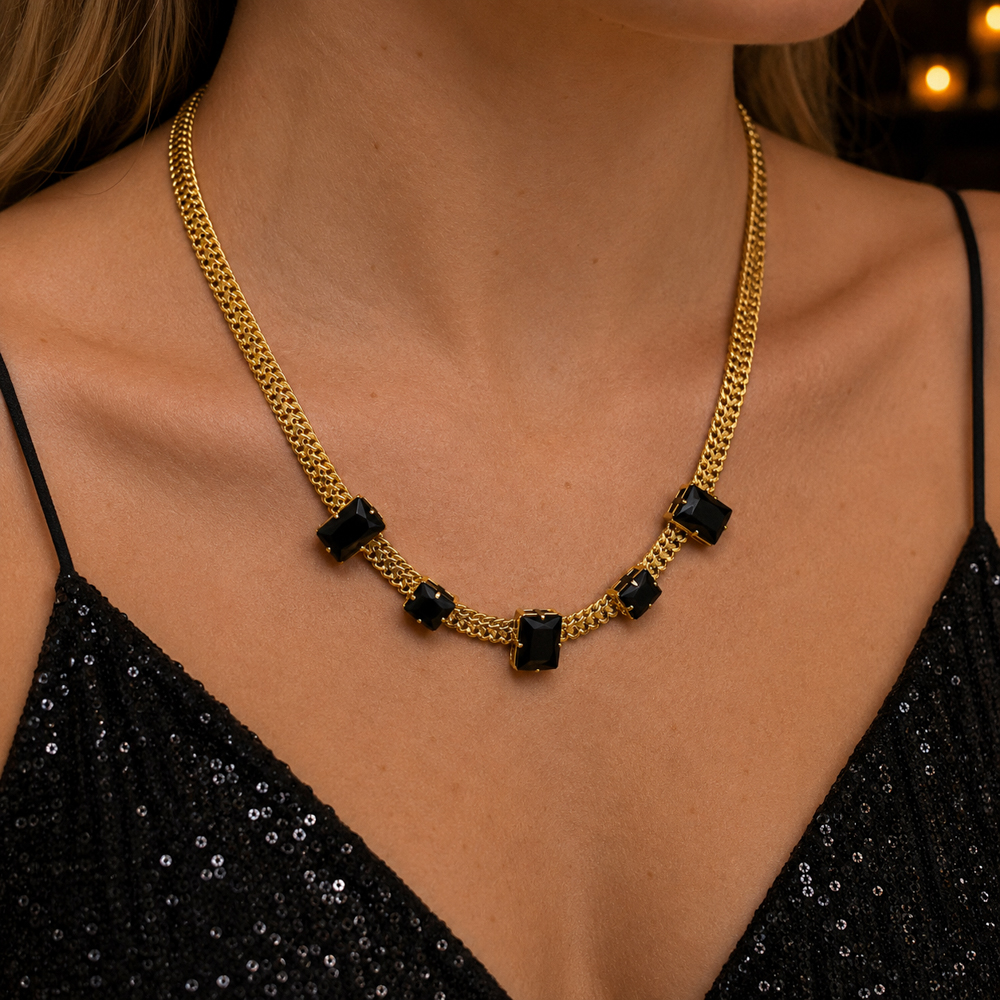 COLAR CORRENTE LACRAIA COM PEDRAS NEGRAS BANHO OURO 18K