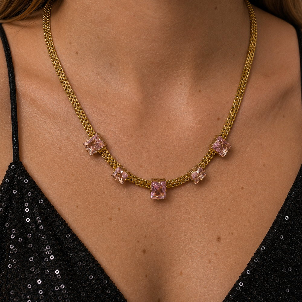 COLAR CORRENTE LACRAIA COM PEDRAS ROSA CLARO BANHO OURO 18K