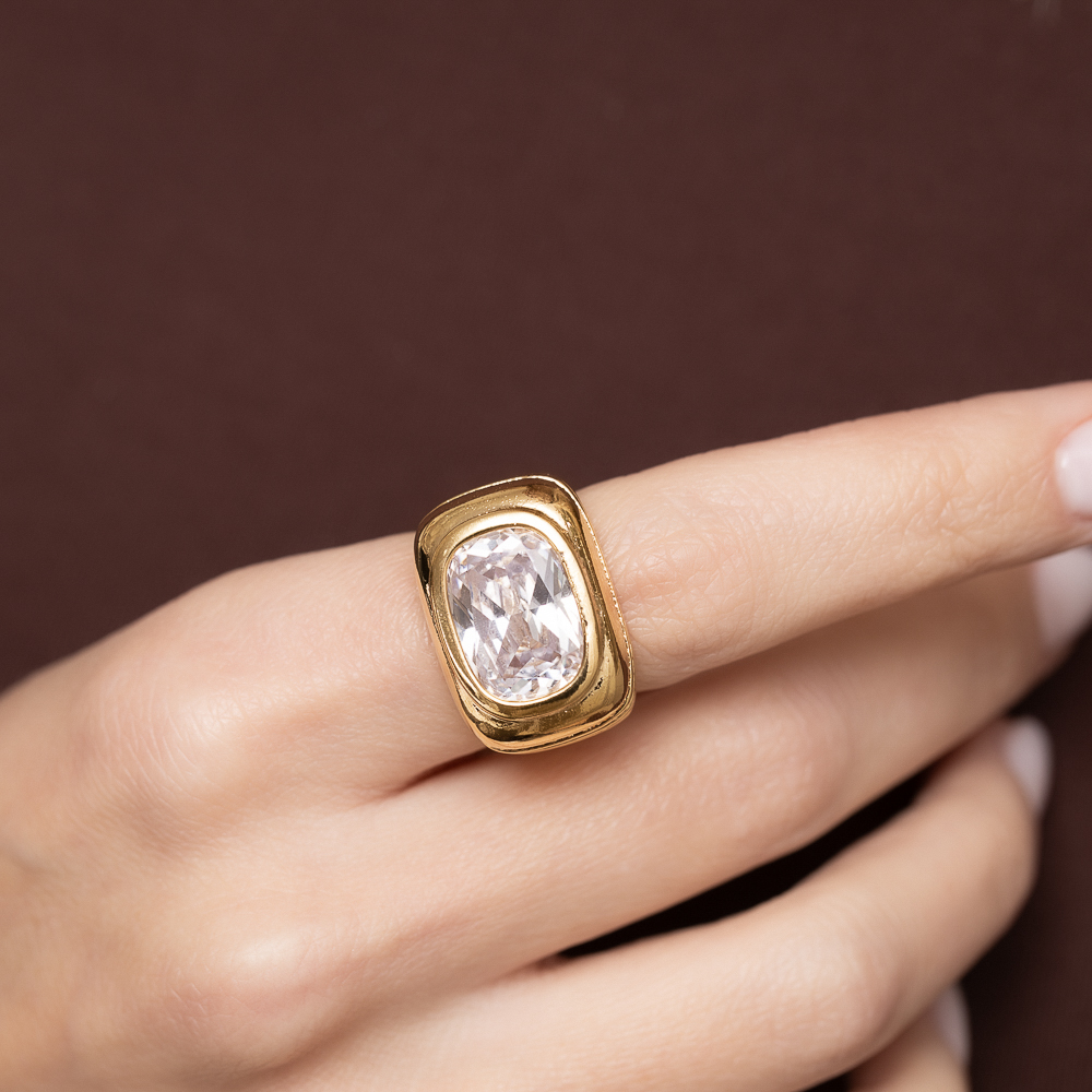 ANEL CRAVEJADO E COM PEDRA CRISTAL BANHO OURO 18K