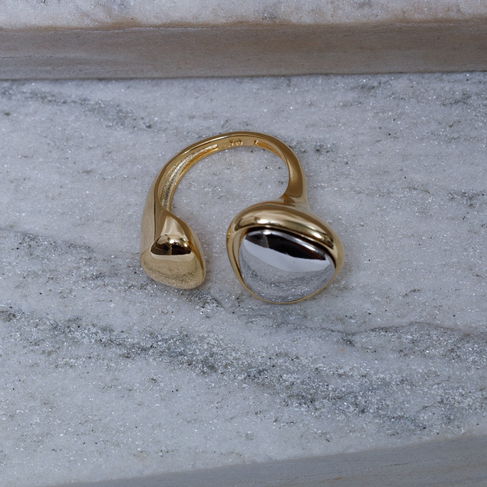 ANEL ORGÂNICO ABERTO COM RÓDIO BRANCO BANHO OURO 18K