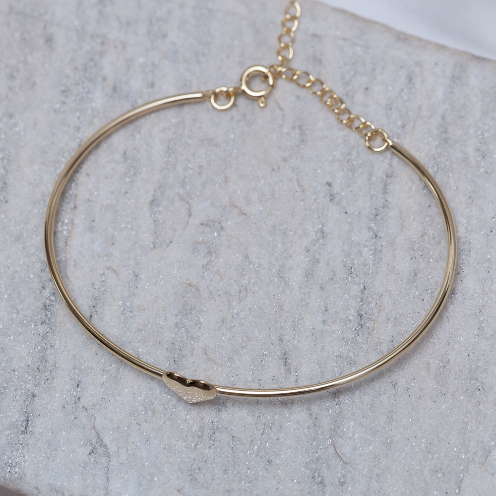 BRACELE LISO COM CORAÇÃO BANHO OURO 18K