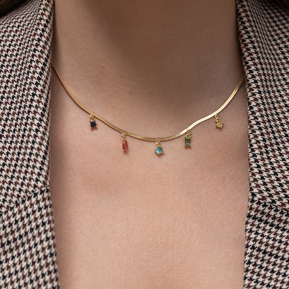 CHOKER FITA ESPELHADA COM PEDRAS COLORIDAS BANHO OURO 18K