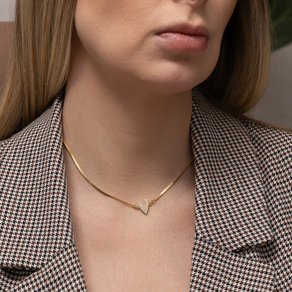 CHOKER FITA ESPELHADA COM CORAÇÃO CRAVEJADO BANHO OURO 18K