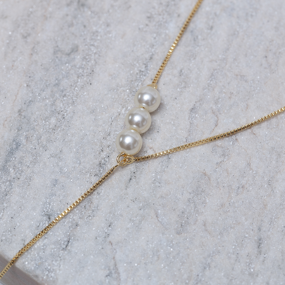 COLAR PÊNDULO COM PÉROLAS BANHO OURO 18K