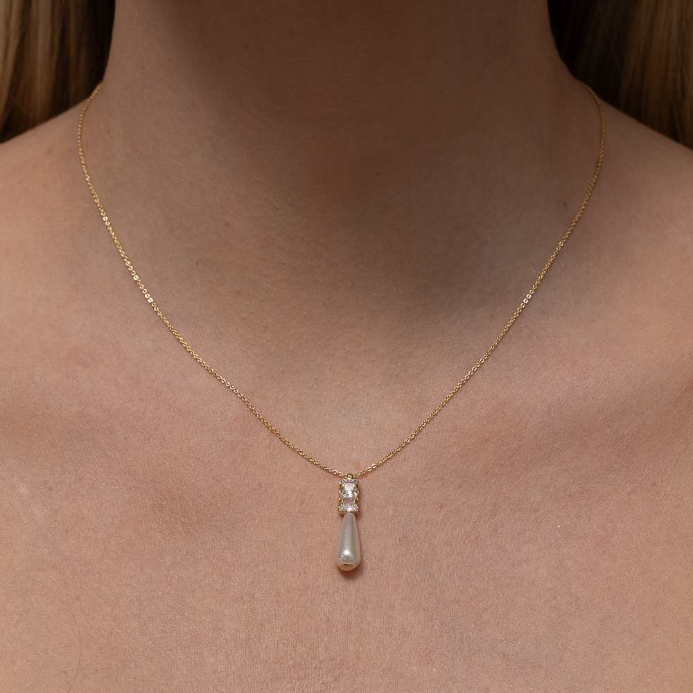 COLAR DELICADO COM GOTA PÉROLA BANHO OURO 18K