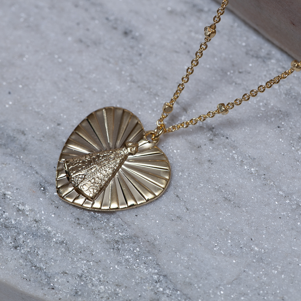 COLAR CORAÇÃO COM NOSSA SENHORA BANHO OURO 18K