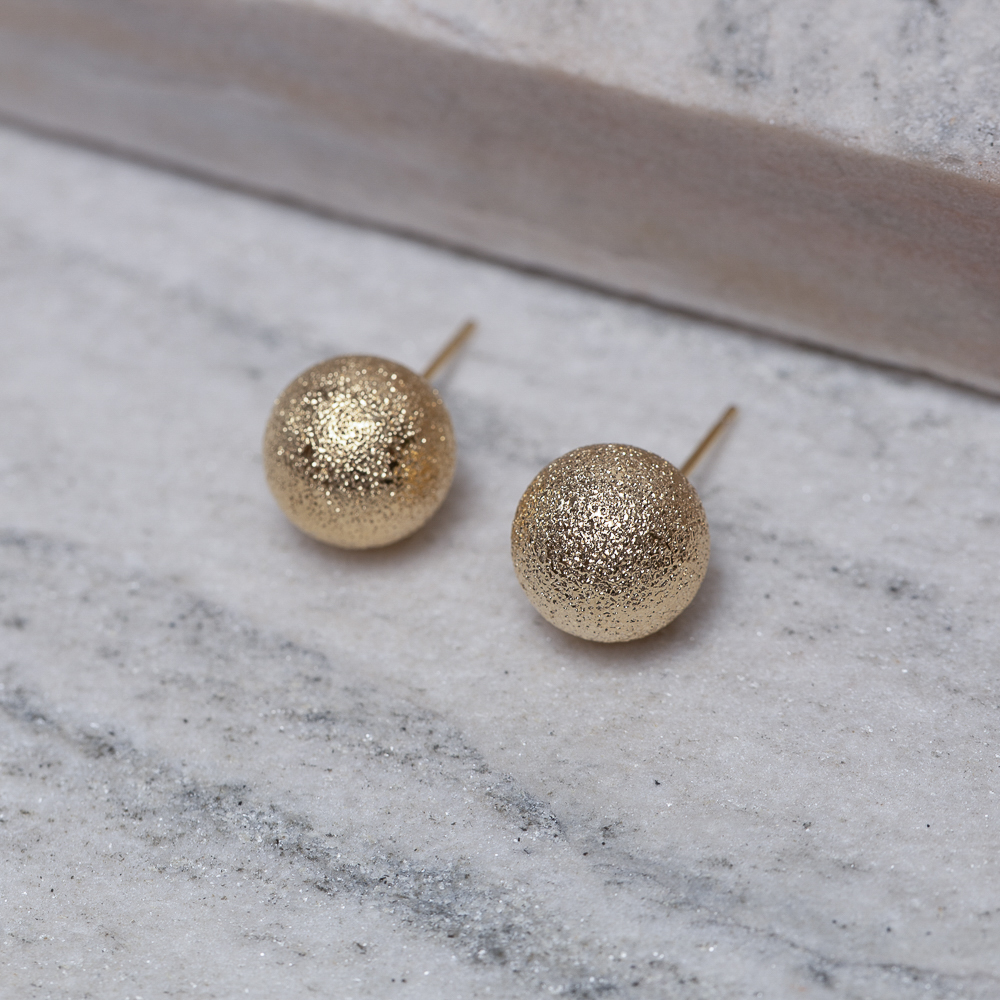 BRINCO BOLA FOSCA G BANHO OURO 18K