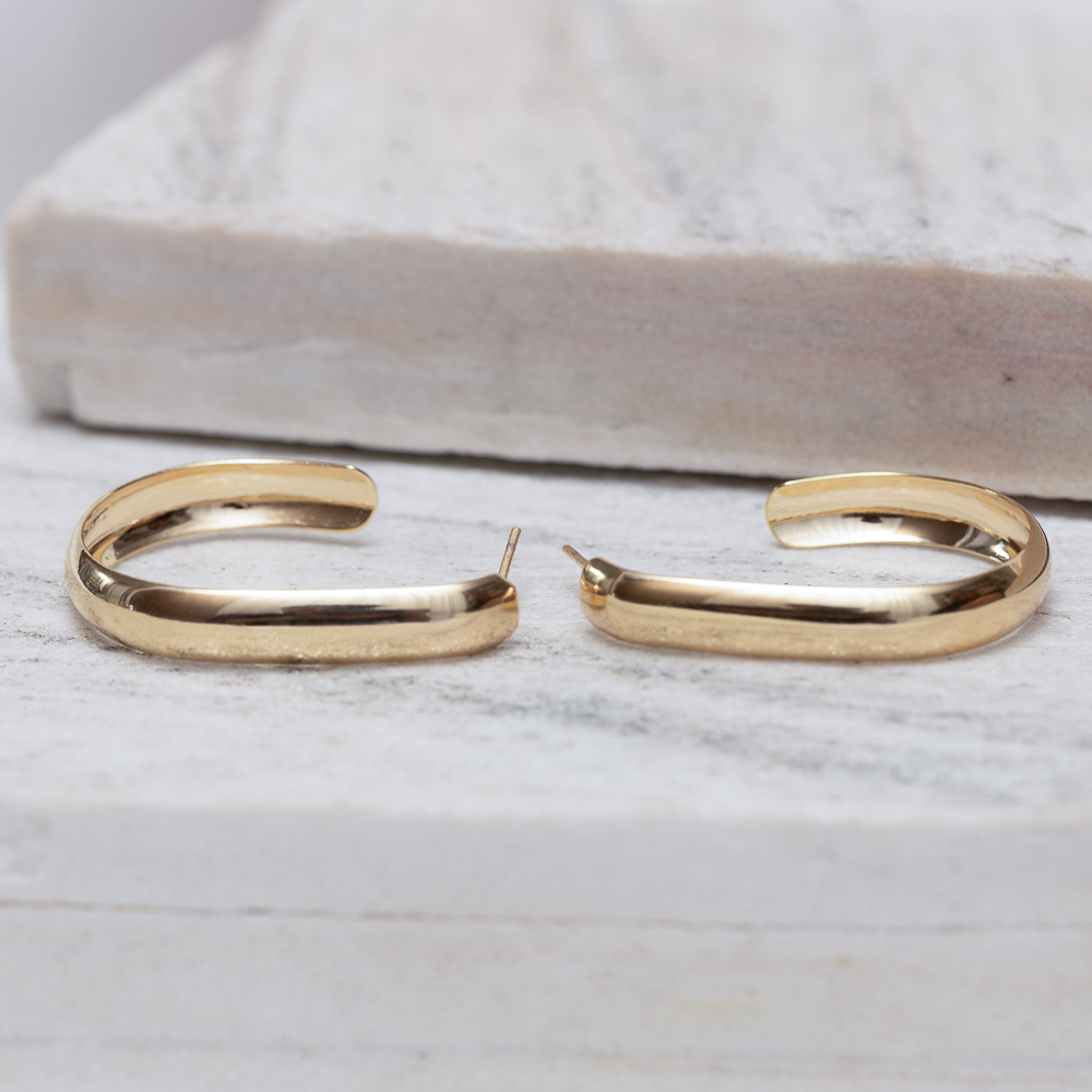 BRINCO ARGOLA OVAL LISA BANHO  OURO 18K