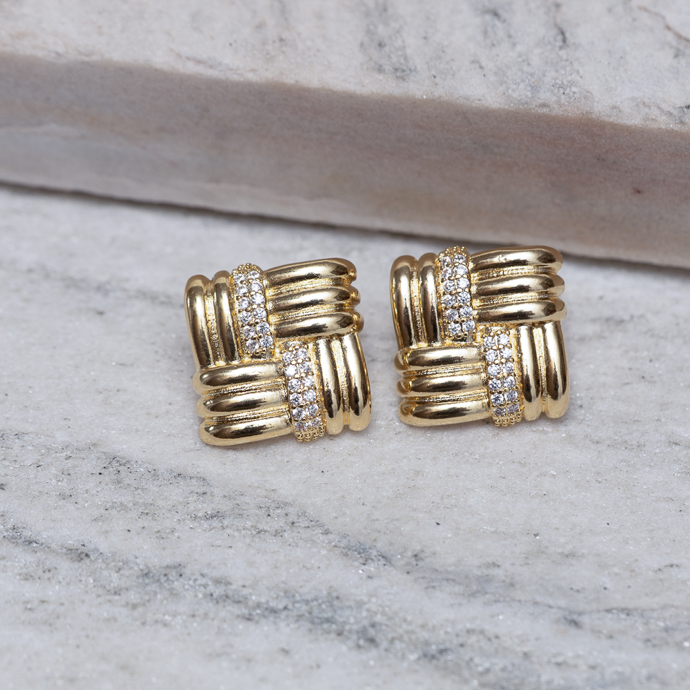 BRINCO QUADRADO COM ZIRCÔNIAS BANHO OURO 18K