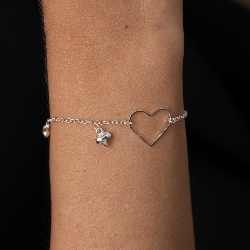 PULSEIRA PINGENTES CORAÇÕES BANHO CT BANHO PRATA
