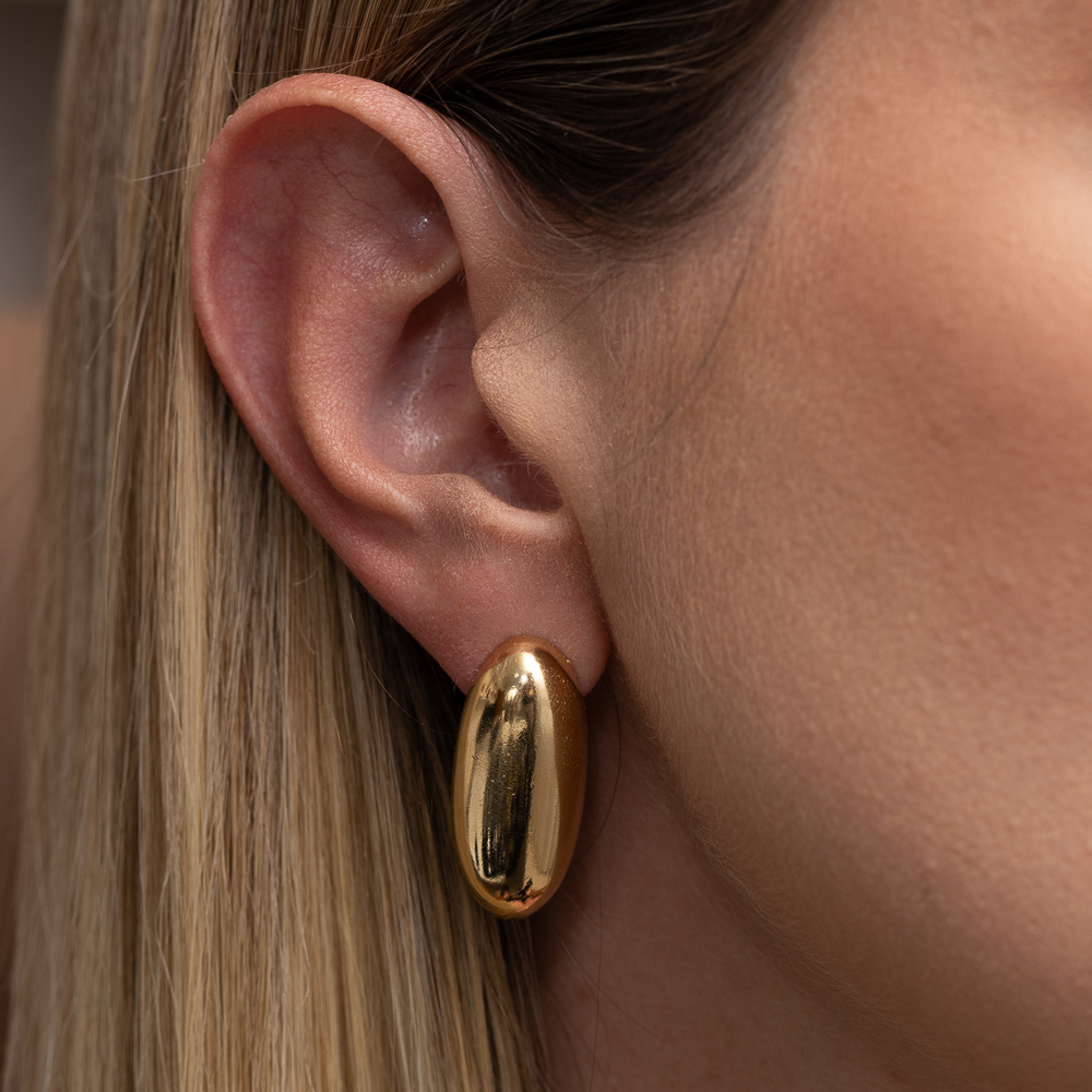 BRINCO ALMOND ABAULADO BANHO OURO 18K