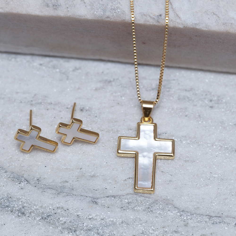 CONJUNTO CRUZ MADRE PÉROLA BANHO OURO 18K