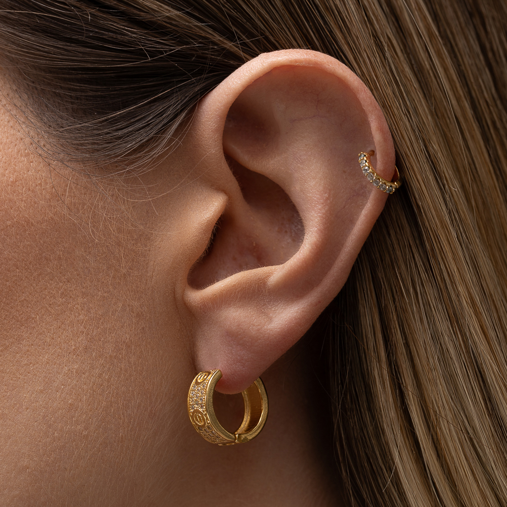 BRINCO ARGOLA CARTIER CRAVEJADA BANHO OURO 18K