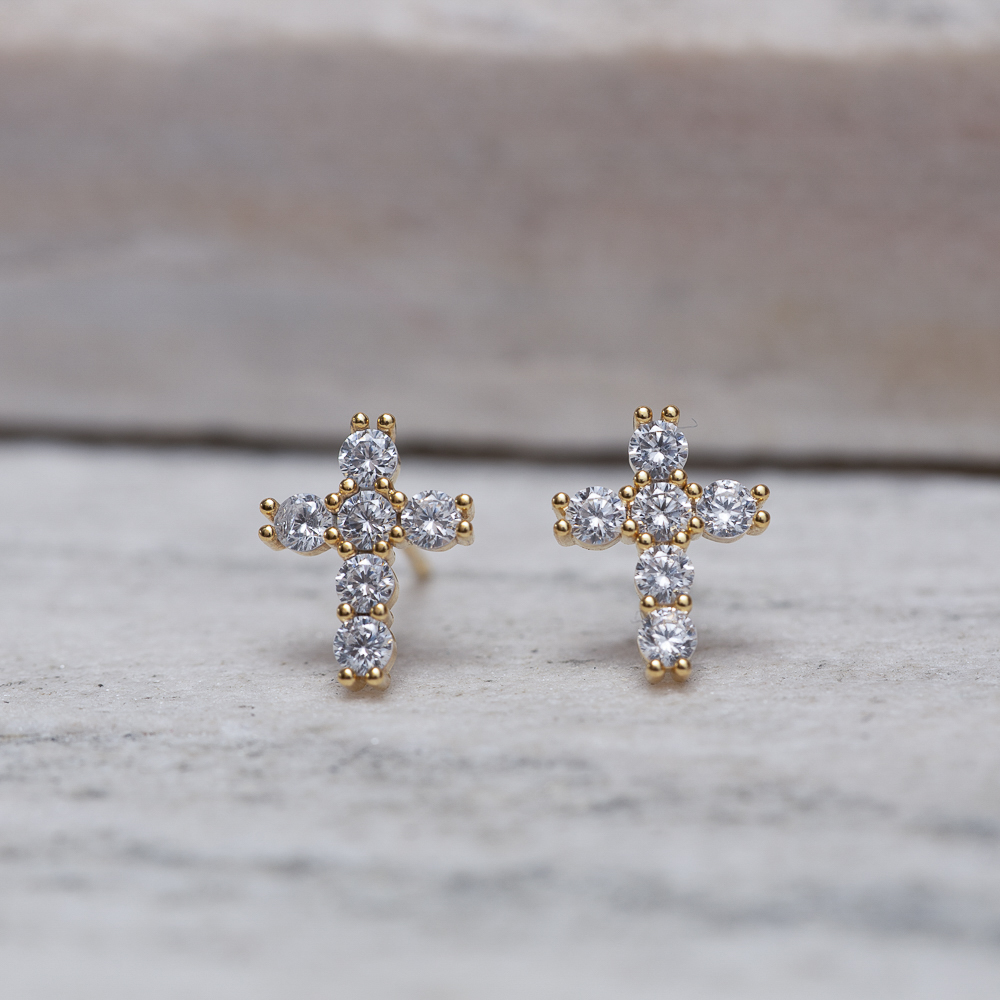 BRINCO CRUZ COM ZIRCÔNIAS CRISTAIS BANHO OURO 18K