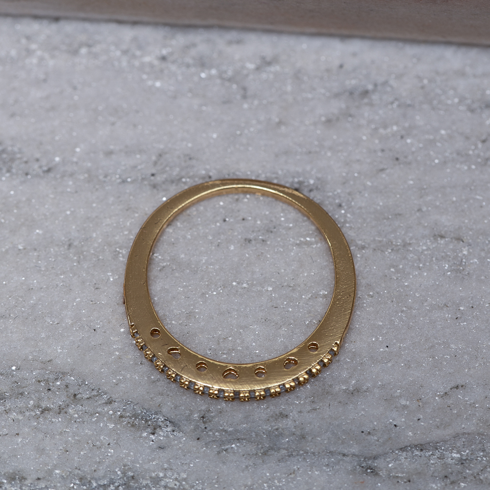 ANEL FINO CRISTAL DETALHADO CT BANHO OURO 18K