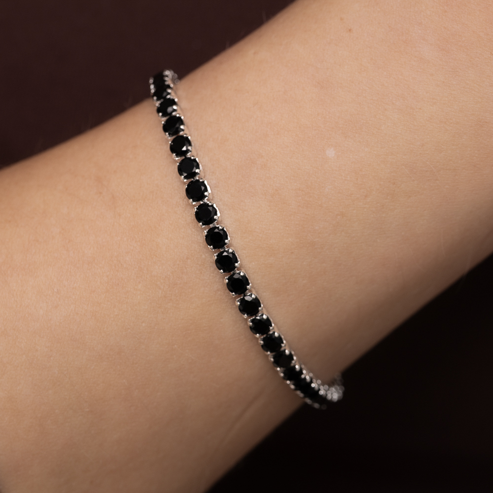 PULSEIRA RIVIERA COM PEDRAS NEGRAS BANHO PRATA