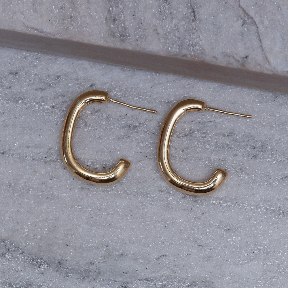 BRINCO ARGOLA TIPO C LISA BANHO OURO 18K