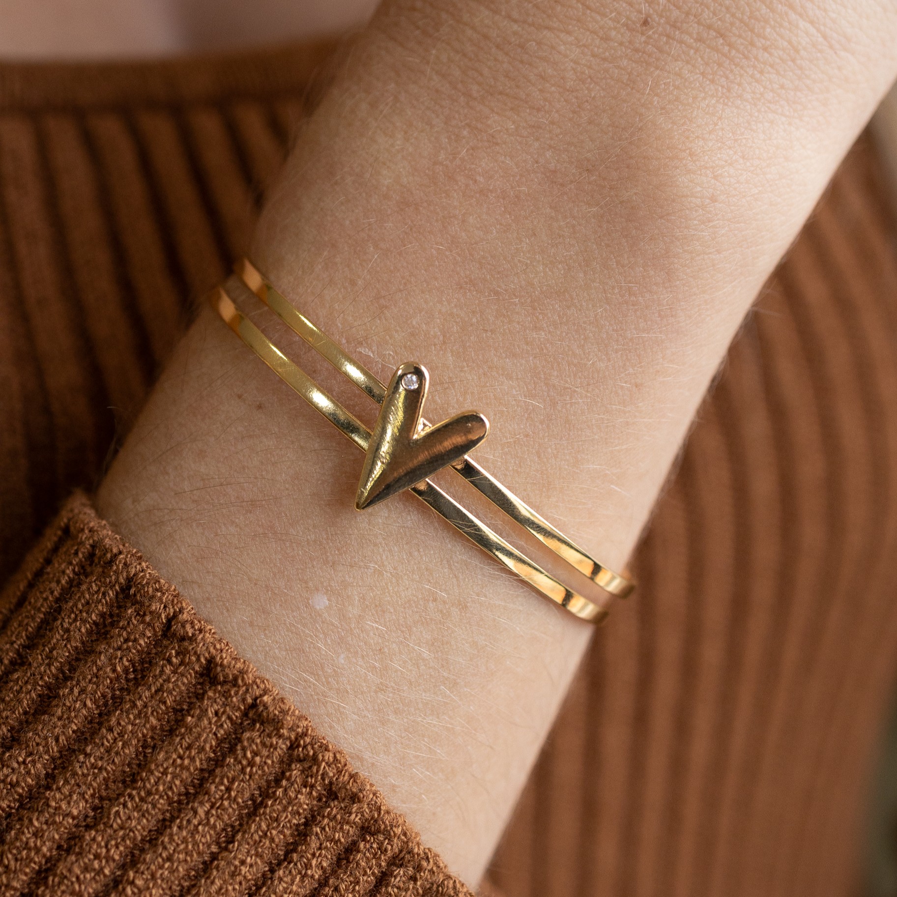 BRACELETE DUPLO COM CORAÇÃO REGULÁVEL BANHO OURO 18K
