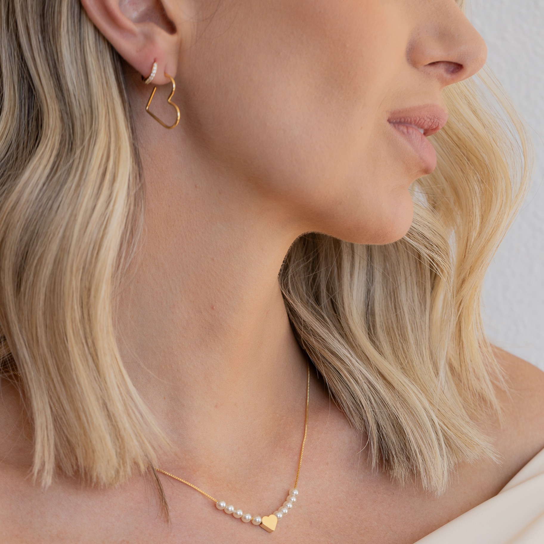 BRINCO ARGOLA CORAÇÃO FINO BANHO OURO 18K