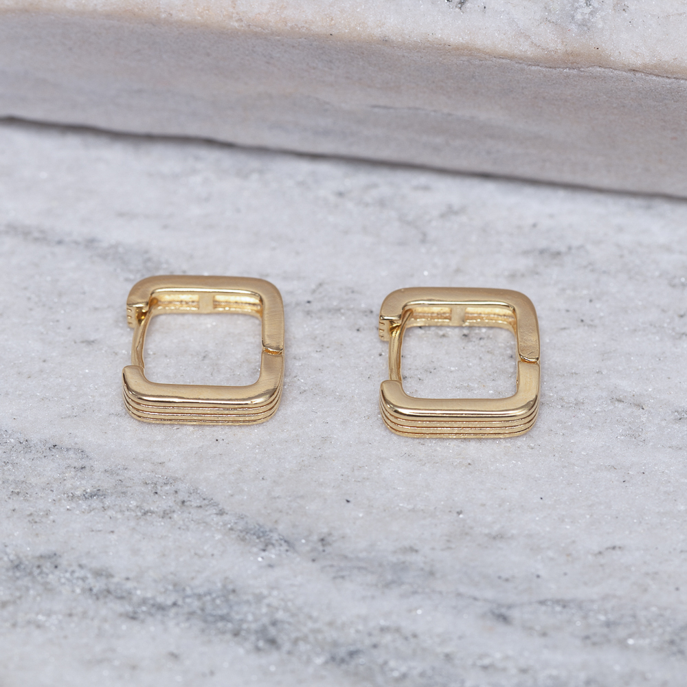 BRINCO ARGOLA QUADRADA RISCADA BANHO OURO 18K