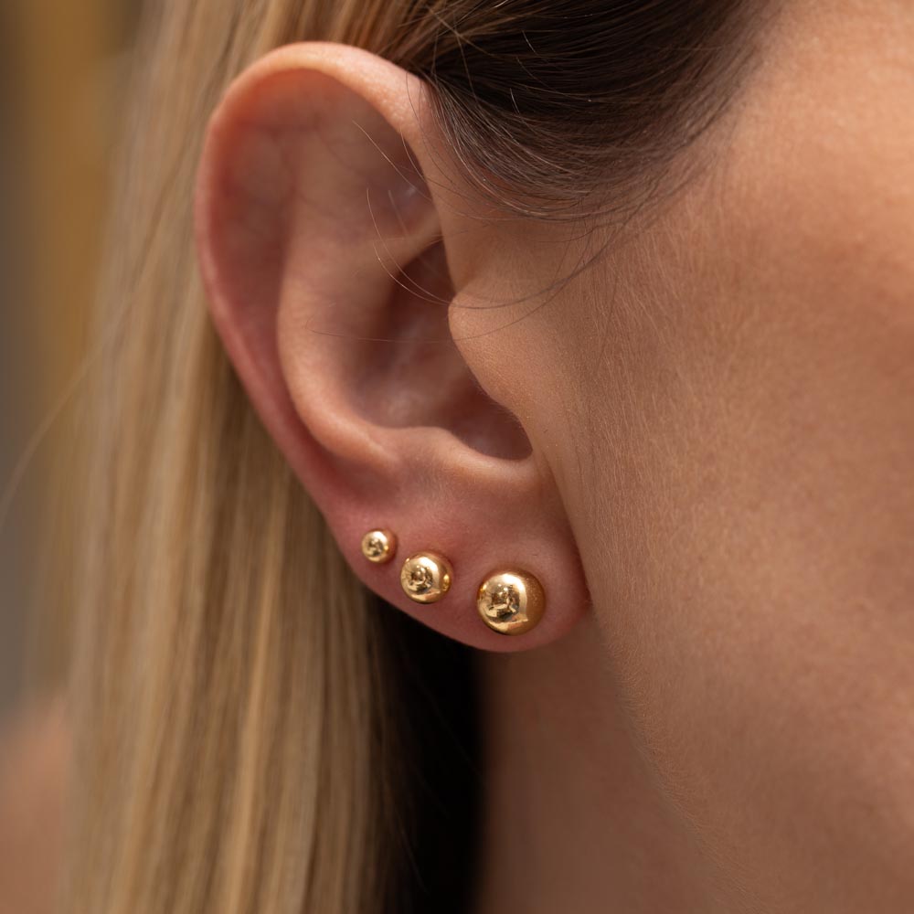 BRINCO BOLINHA LISA P BANHO OURO 18K