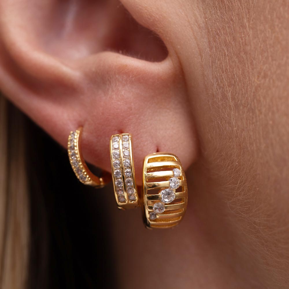 BRINCO ARGOLA ARAMADA COM ZIRCÔNIAS BANHO OURO 18K