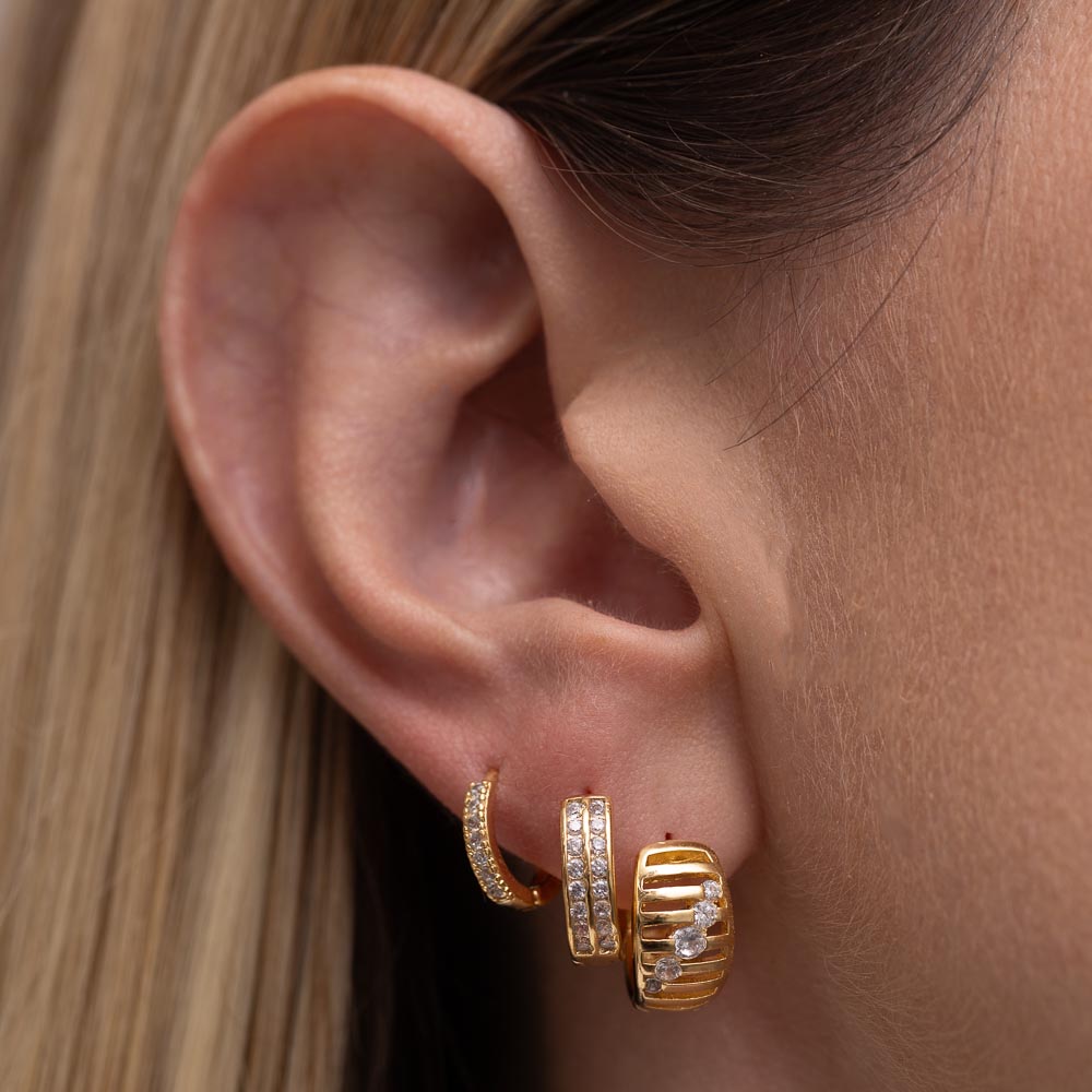 BRINCO ARGOLA ARAMADA COM ZIRCÔNIAS BANHO OURO 18K