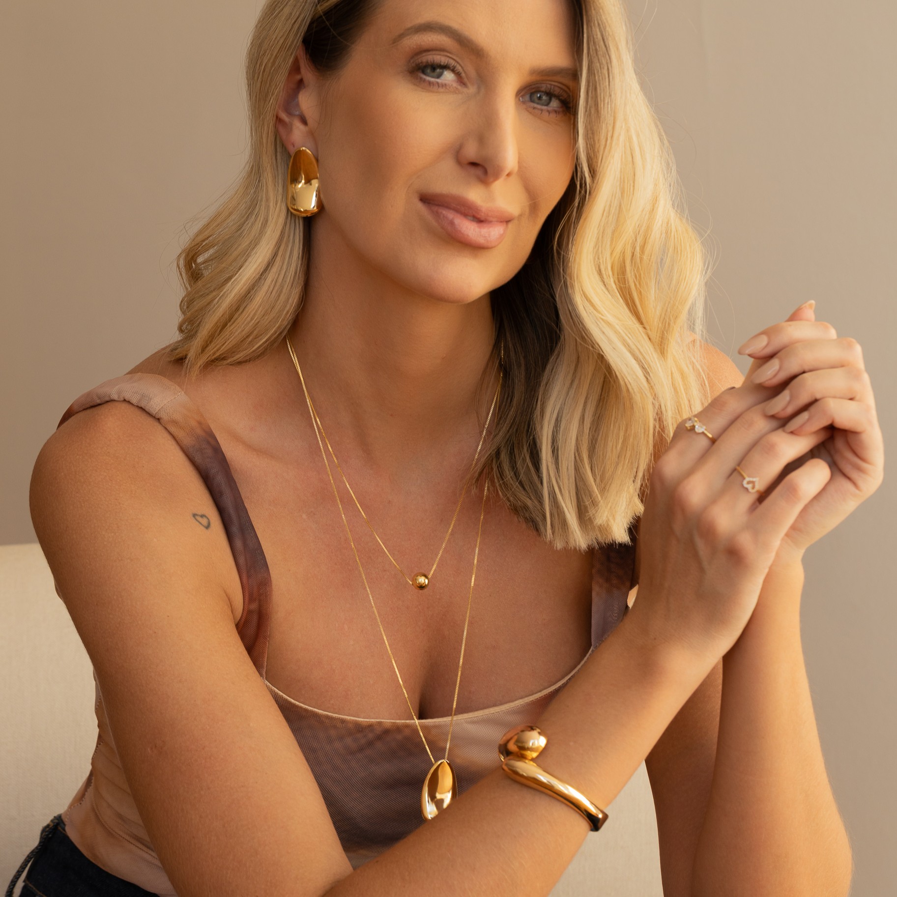 CONJUNTO ORGÂNICO LISO COLAR DUPLO BANHO OURO 18K