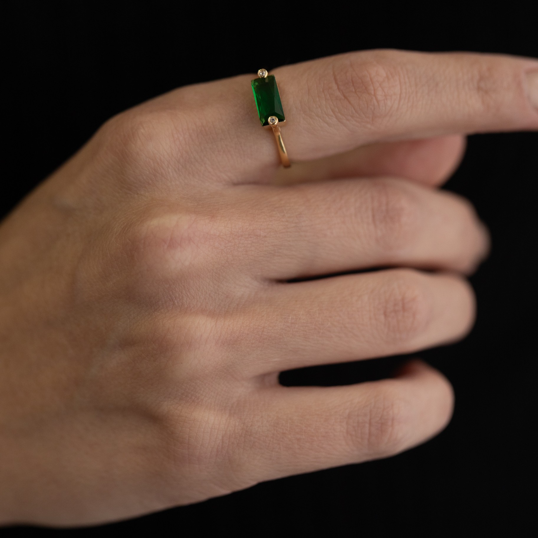 ANEL PEDRA VERDE BANHO OURO 18K