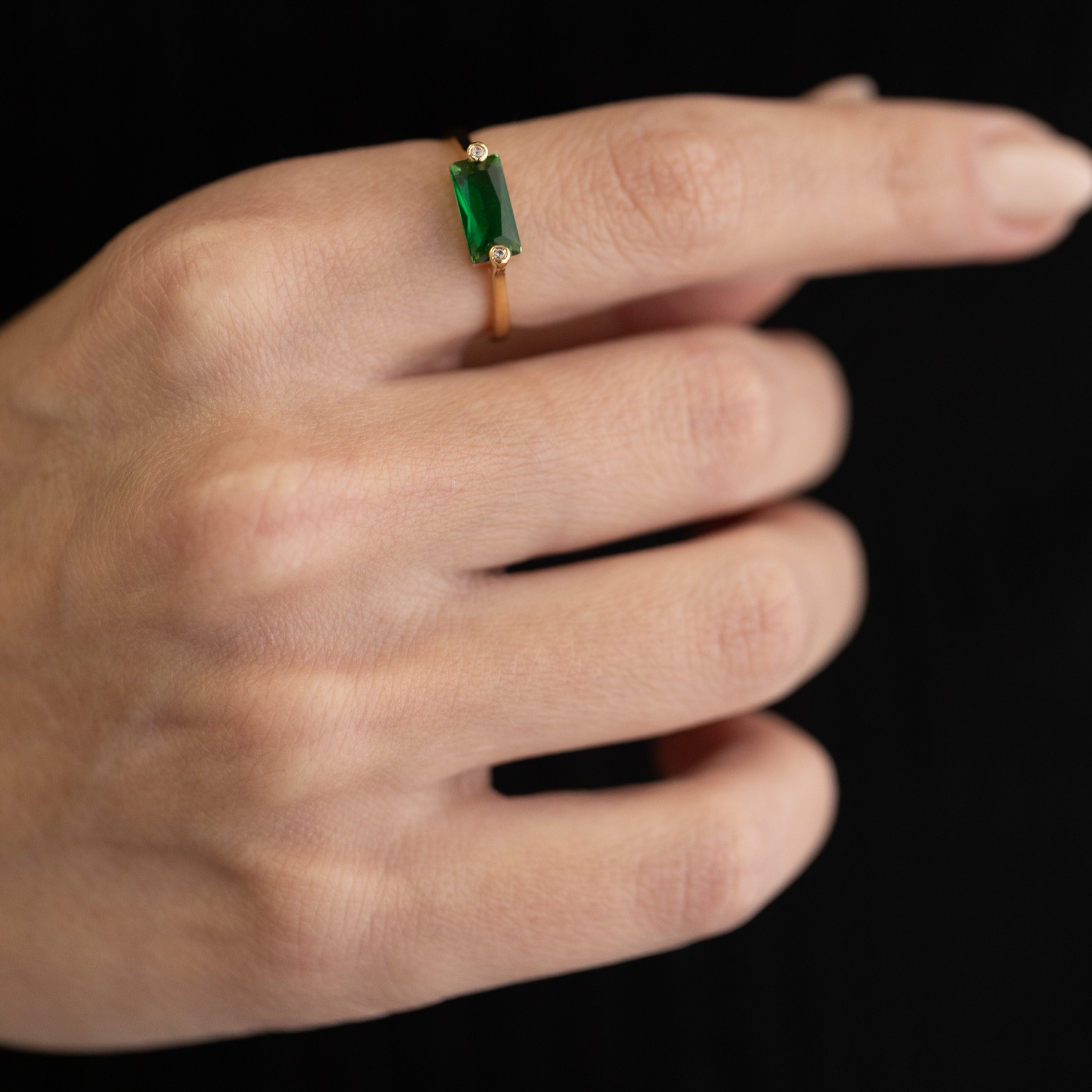 ANEL PEDRA VERDE BANHO OURO 18K