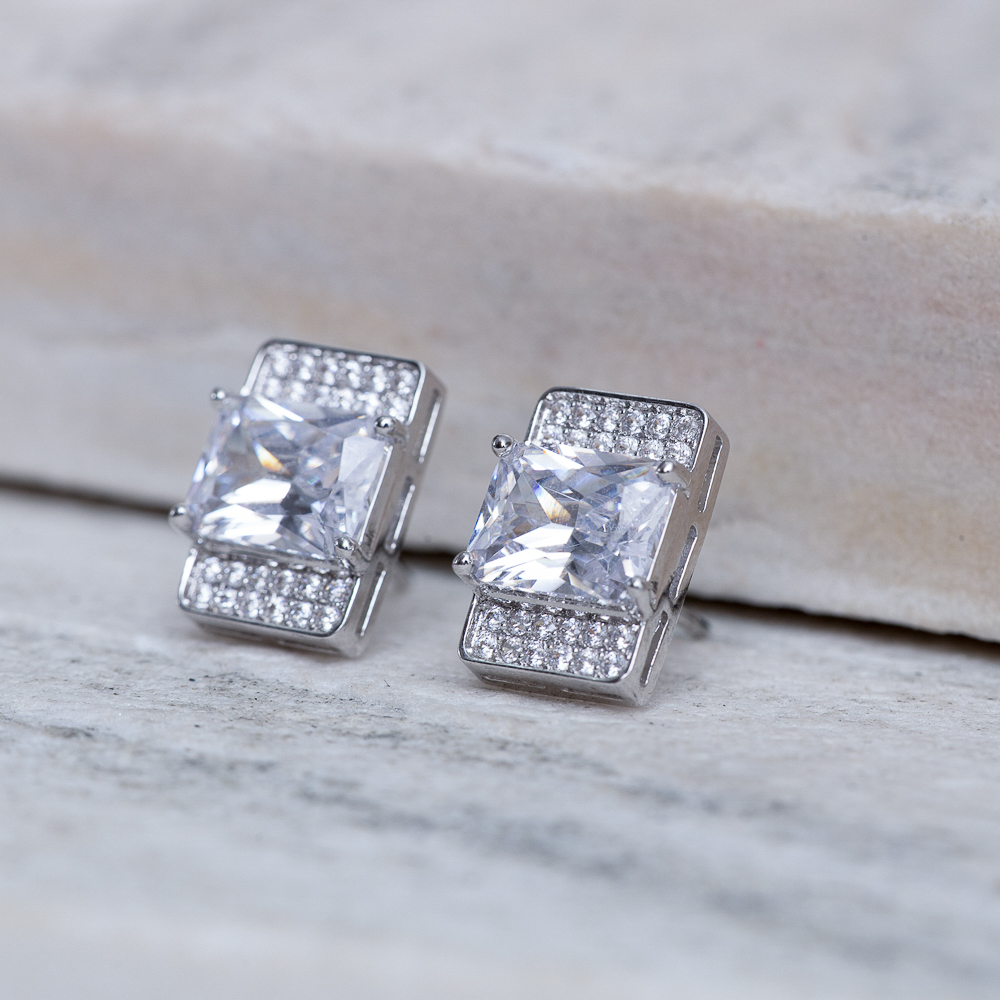 BRINCO RETÂNGULO COM PEDRA CRISTAL BANHO RÓDIO BRANCO