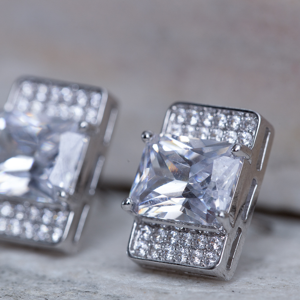 BRINCO RETÂNGULO COM PEDRA CRISTAL BANHO RÓDIO BRANCO