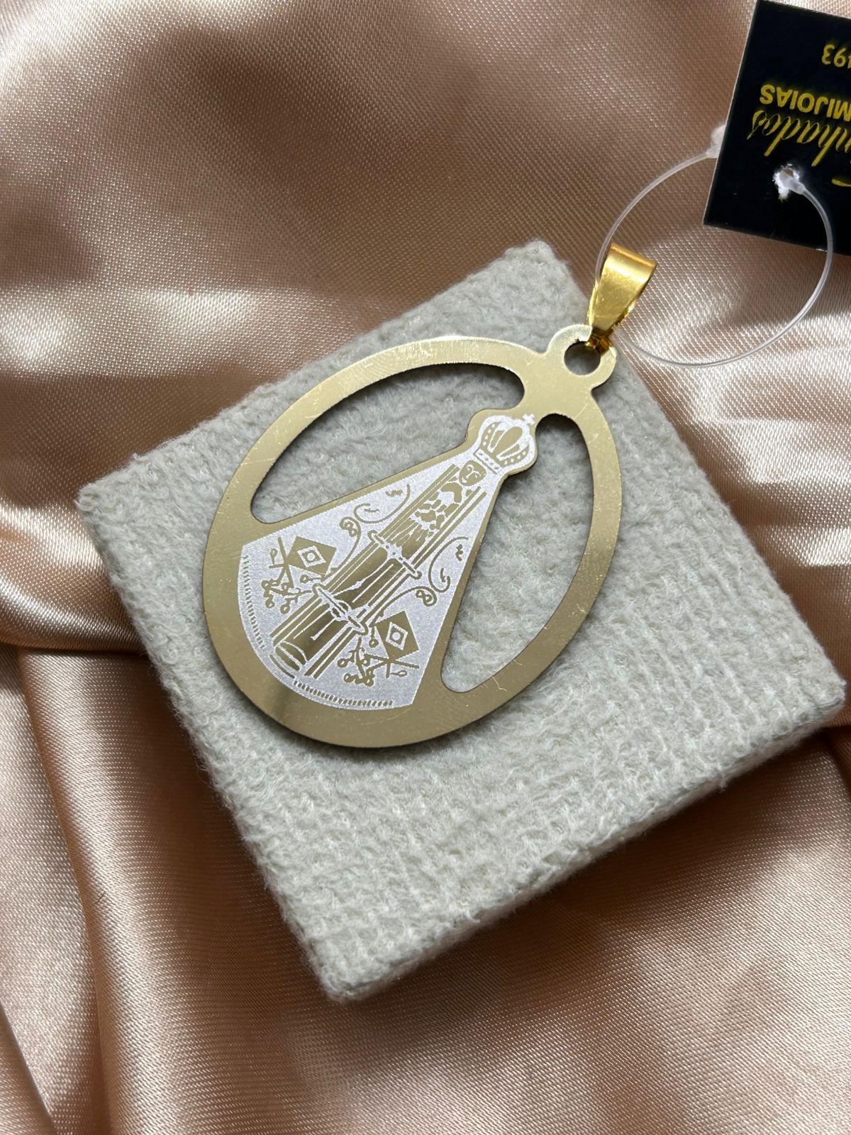 Pingente em aço dourado N senhora Aparecida