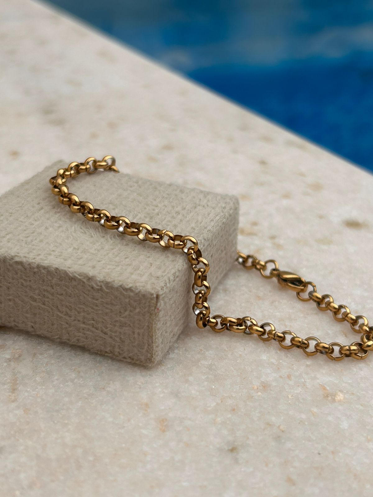 Pulseira Portuguesa de aço dourado