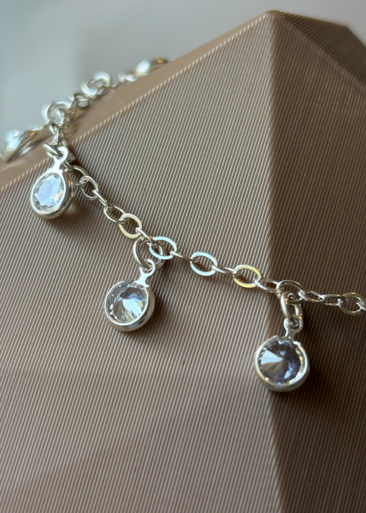 PULSEIRA PENDURICALHO ZIRC CRISTAIS PRATA