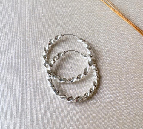 BRINCO ARGOLA ENCAIXE PRATA FIO RETORCIDO 20 MM