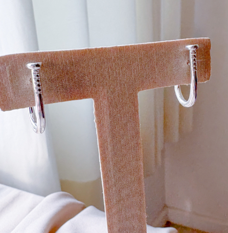 BRINCO EAR HOOK PREGO LISO B. PRATA