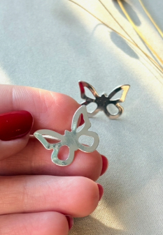 BRINCO FIXO BORBOLETA VAZADA B. PRATA