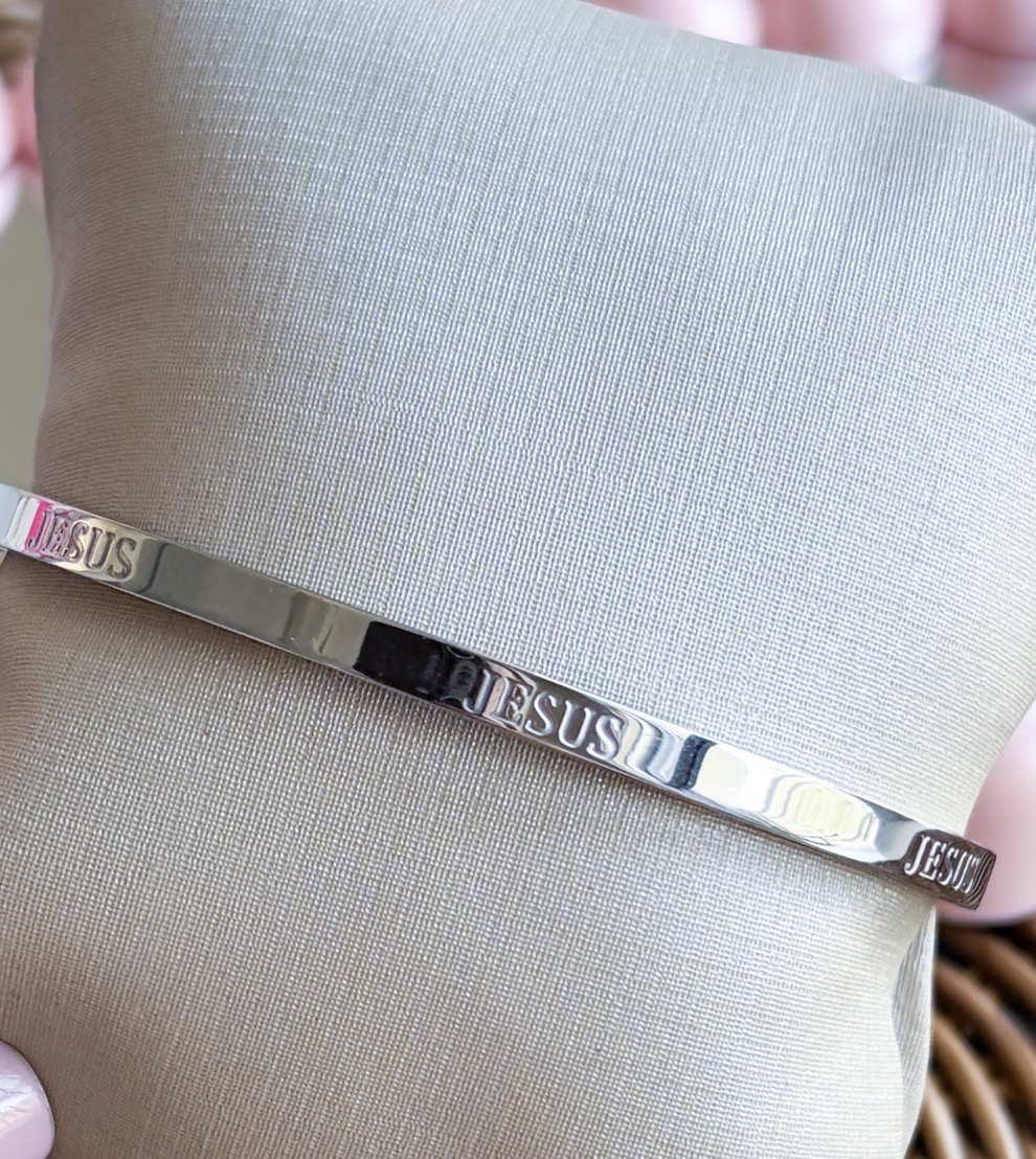 PULSEIRA BRACELETE INOX LISO ESCRITO ''JESUS''